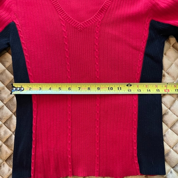 Tommy Hilfiger Women's Red and Black Color Block V neck Long Sleeve Sweatrer - Picture 6 of 6